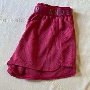 UNDER ARMOUR heat gear loose cut fit medium shorts pink